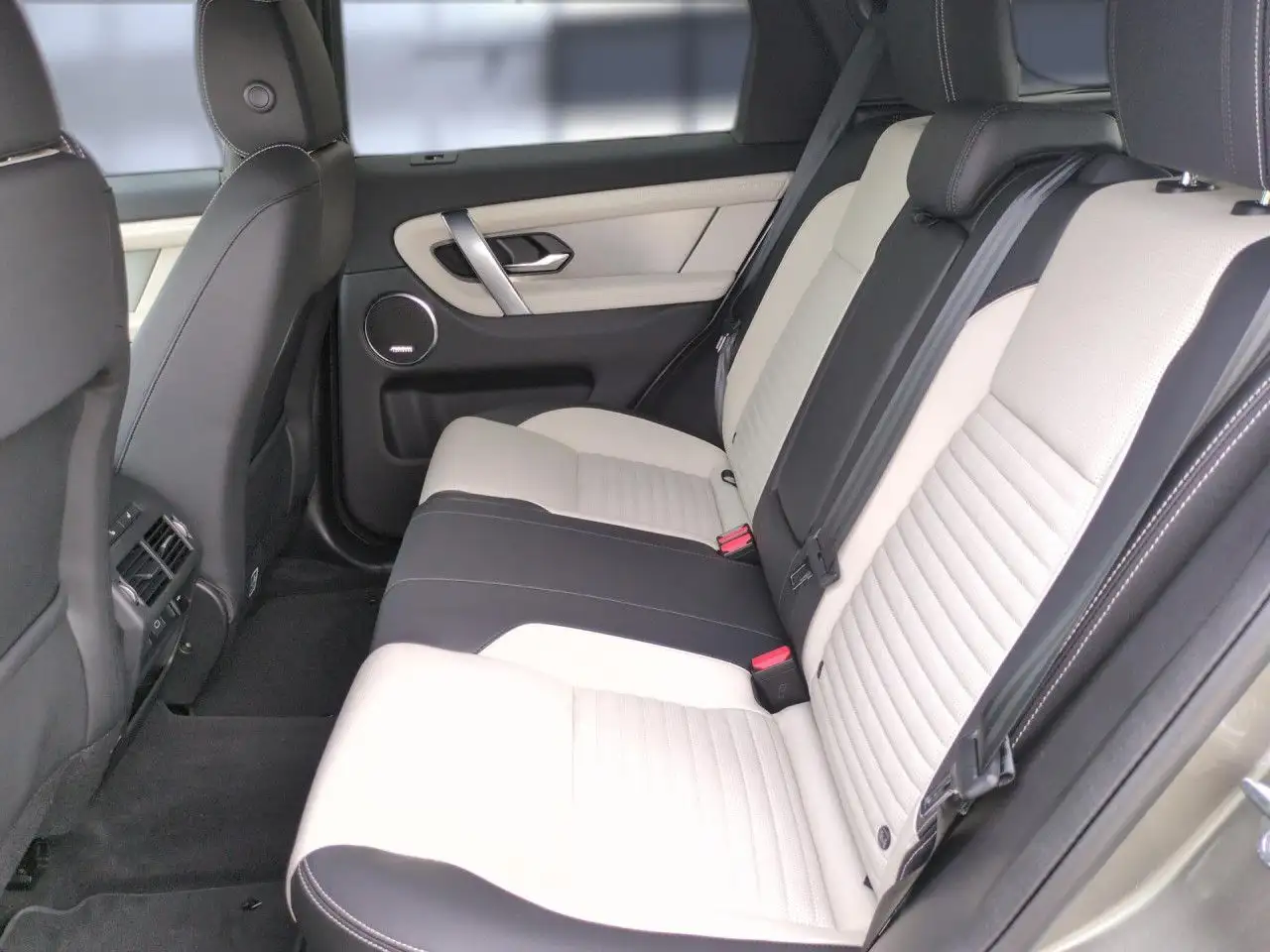 Land Rover Discovery Sport P250 Dynamic SE Pano/AHK Bluetooth — Vehicle gallery 7