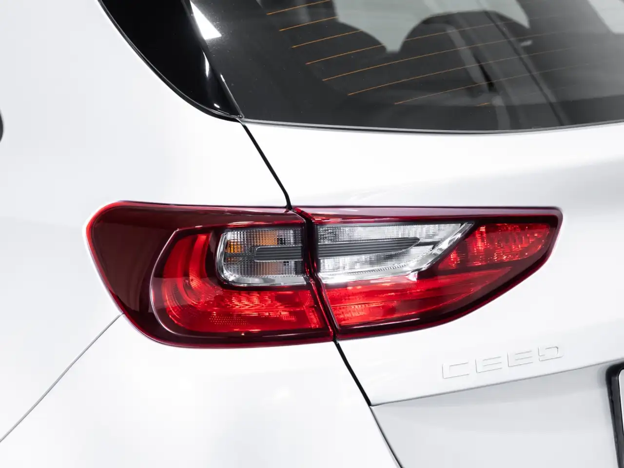 Kia Ceed / cee'd Ceed Edition 7 1.0 T-GDI | FSE | AC | GRA — معرض صور السيارة 14