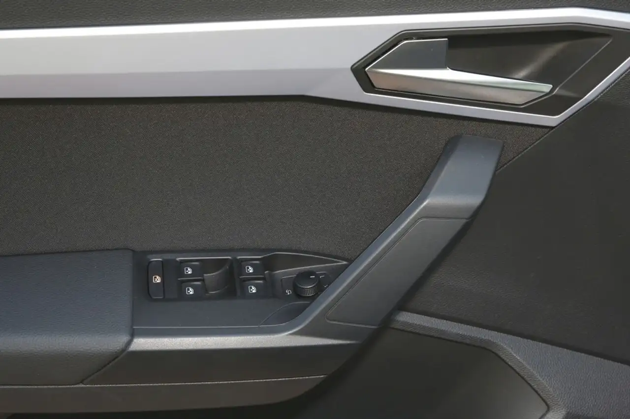 SEAT Arona 1.0 TSI FR 18" LED ACC KAMERA — Vehicle gallery 16