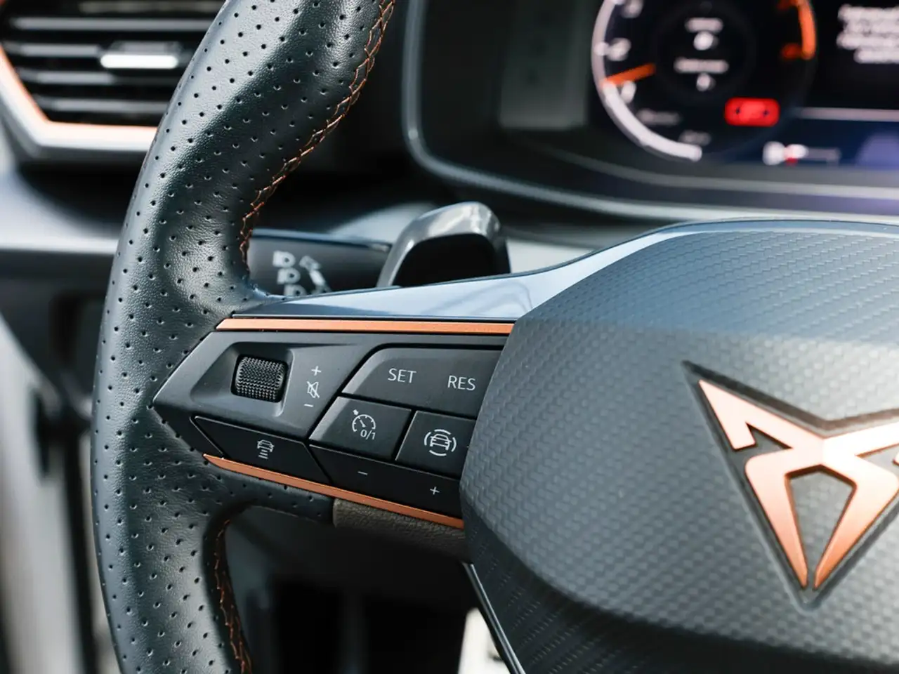 CUPRA Formentor 2.0 TSI DSG VZ AHK/Navi/LED — معرض صور السيارة 16