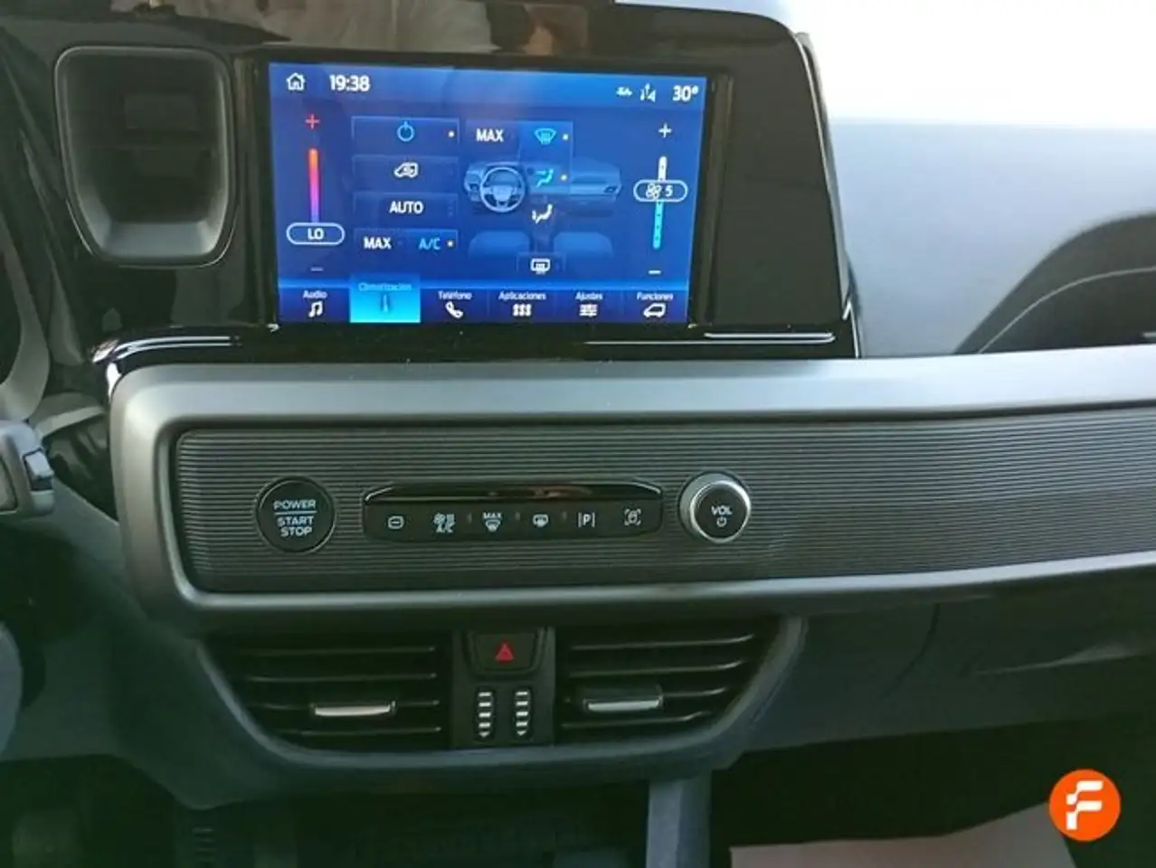 Ford Tourneo Courier 1.0 Ecoboost Titanium — Galerie du véhicule 11