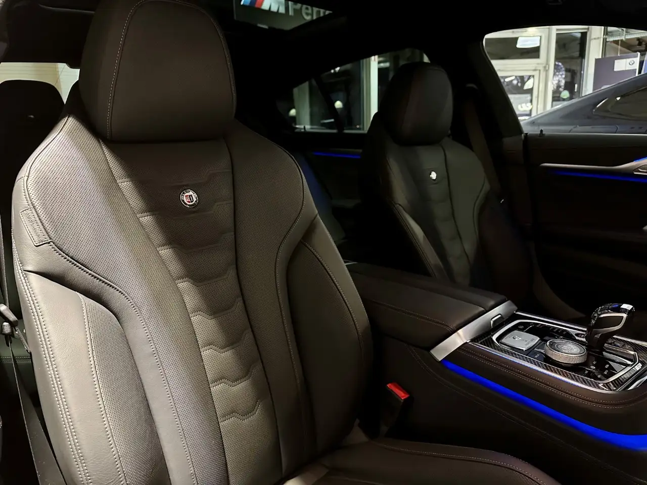 Alpina B8 Gran Coupe. Schwarz. Voll. Souverän. — Galerie du véhicule 13