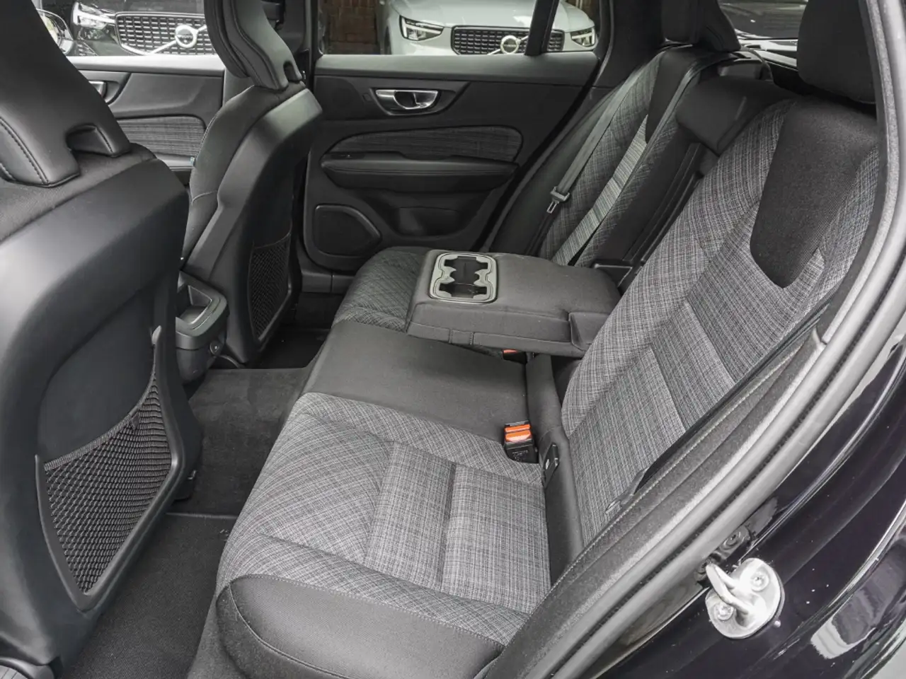 Volvo V60 Kombi Core Digitales Cockpit Soundsystem LED Kurve — Vehicle gallery 15