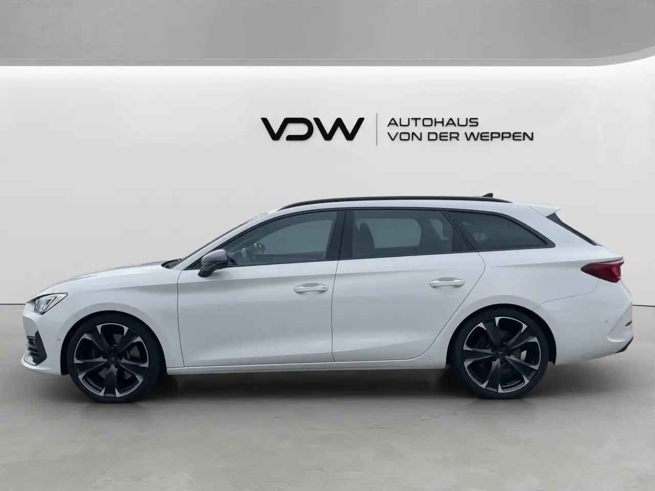 CUPRA Leon ST VZ 5JGar Navi ACC Kamera Keyless PDC — معرض صور السيارة 3