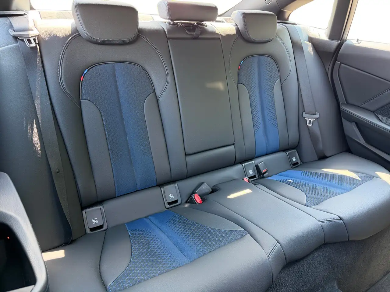 BMW 218 i Gran Coupe M Sport ACC/HUD/ADAPTLED/MMRY — Galerie du véhicule 8