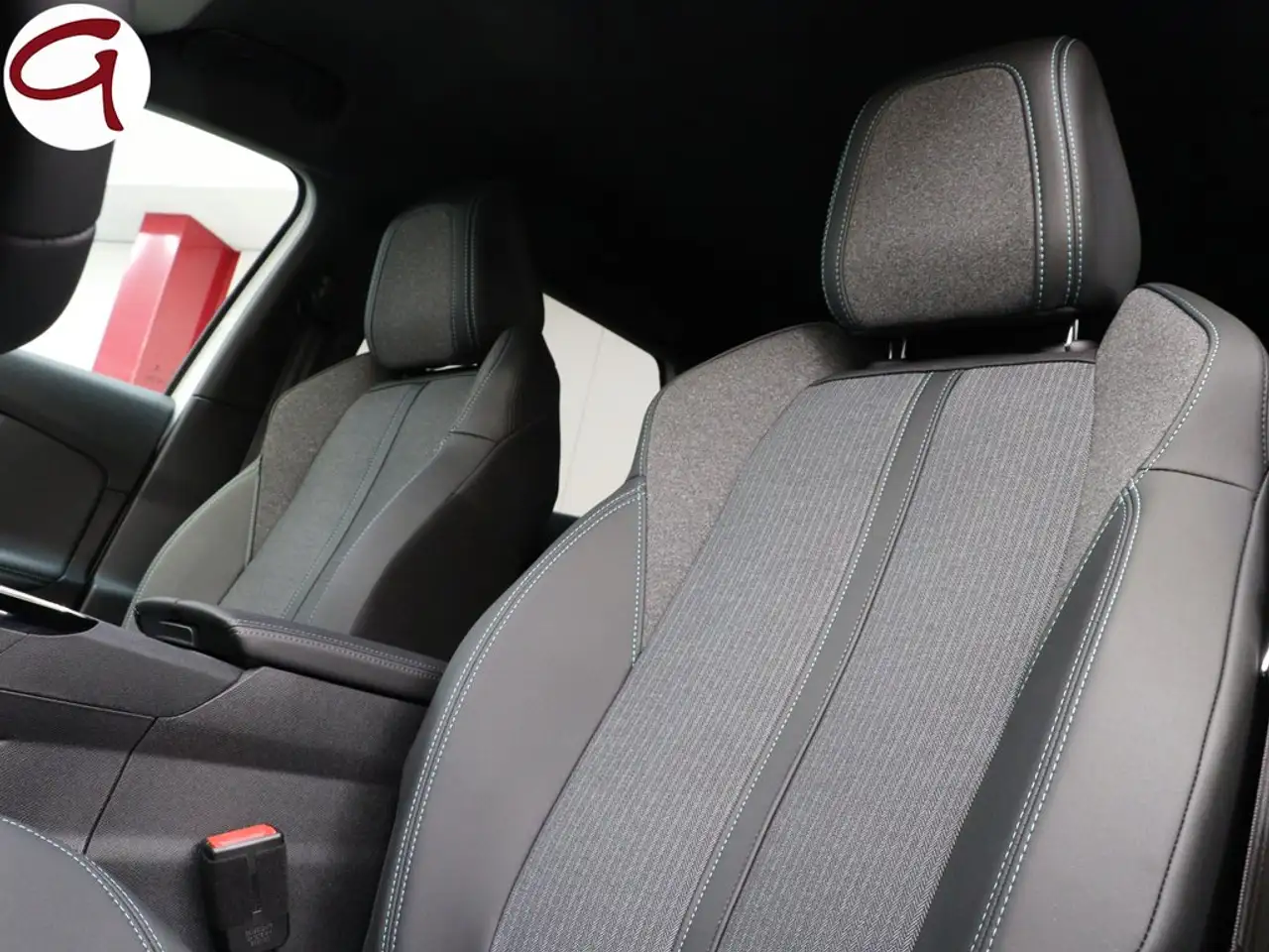 Peugeot 3008 1.2 S&S PureTech Allure Pack 130 — معرض صور السيارة 8