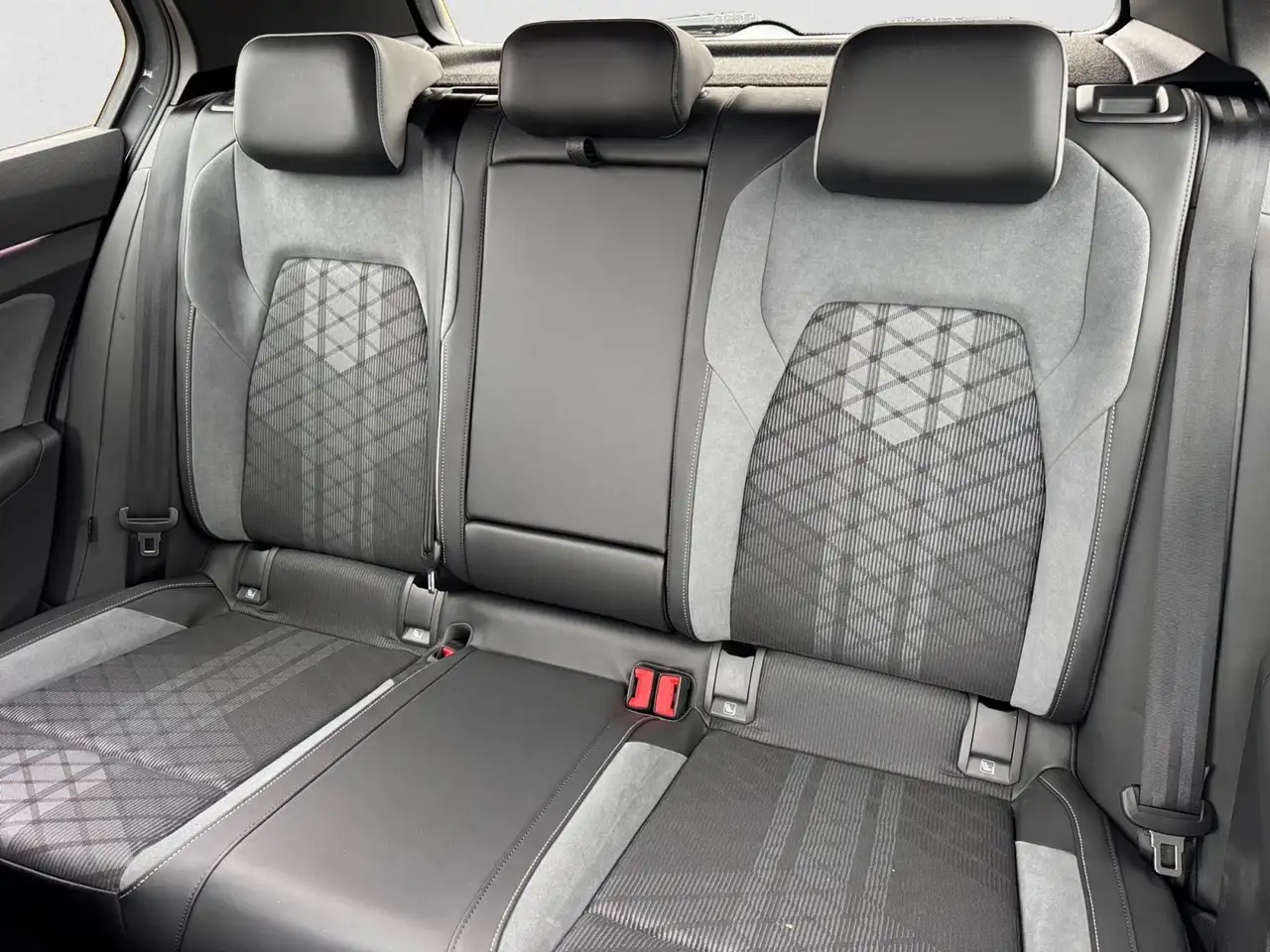 Volkswagen Golf R-Line eTSI DSG|PANO|HEADUP|LED+|KAMERA|NAV — معرض صور السيارة 10