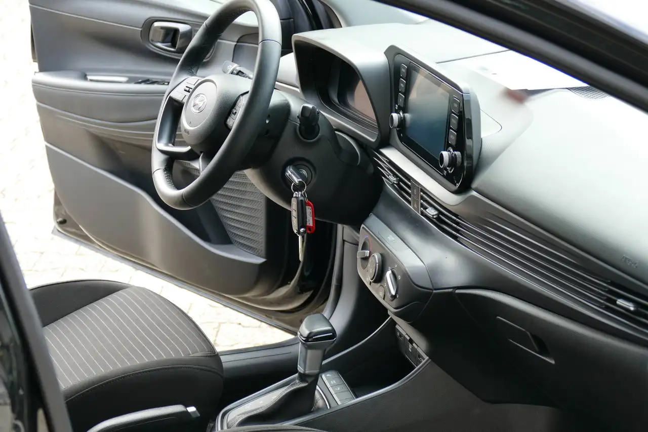 Hyundai i20 i20 DCTMild Hybrid °1.Hand-Automatik-Werks Garantie bis 2029° — معرض صور السيارة 12