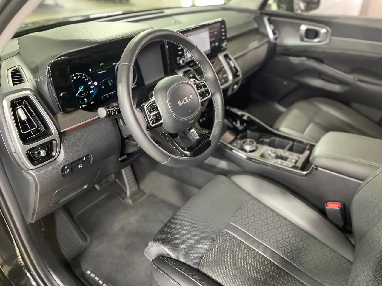 Kia Sorento Platinum 4WD 1.6 TGDI HYBRID+360°KAMERA+SHZ+LED — Galería del vehículo 17