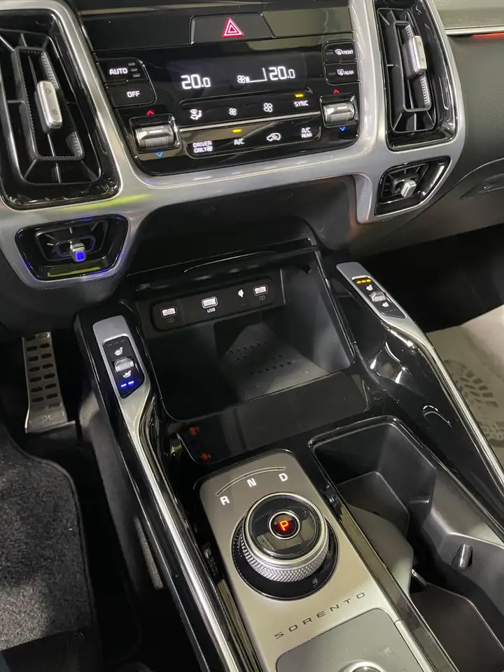 Kia Sorento Platinum 4WD 1.6 TGDI HYBRID+360°KAMERA+SHZ+LED — Galería del vehículo 31