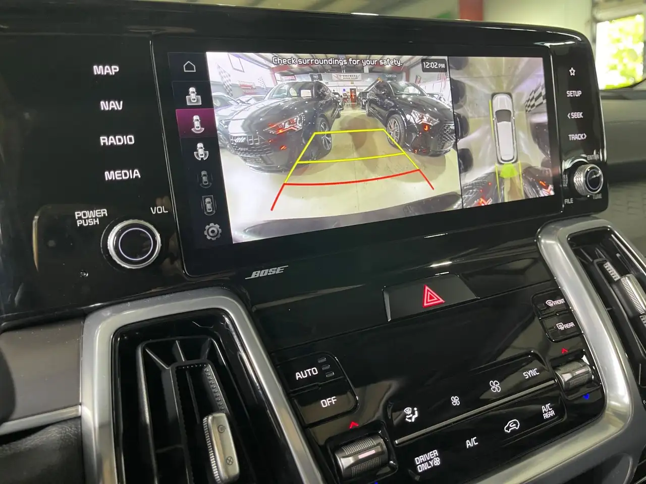 Kia Sorento Platinum 4WD 1.6 TGDI HYBRID+360°KAMERA+SHZ+LED — Galería del vehículo 33