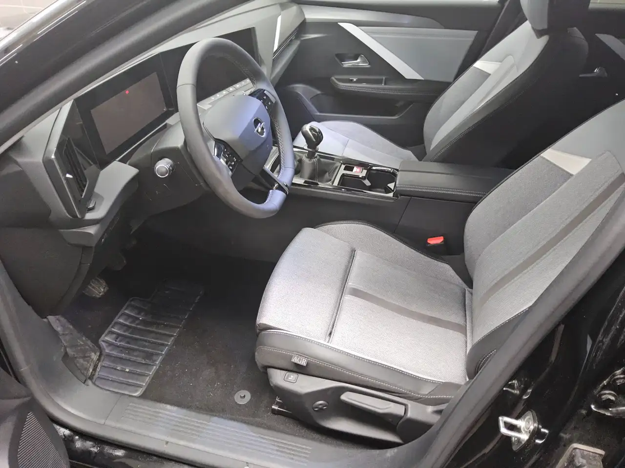 Opel Astra ST 1.2 Turbo Elegance T-Leder LED RfK PDC — Galería del vehículo 9