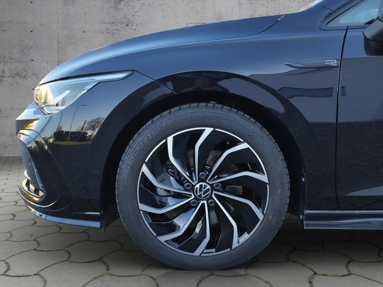 Volkswagen Golf VIII 2.0 TSI DSG R-LINE RFK/SHZ/LED/VC — Vehicle gallery 5