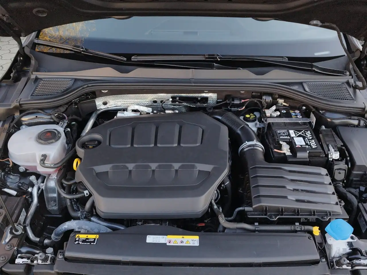 Volkswagen Golf VIII 2.0 TSI DSG R-LINE RFK/SHZ/LED/VC — Vehicle gallery 13