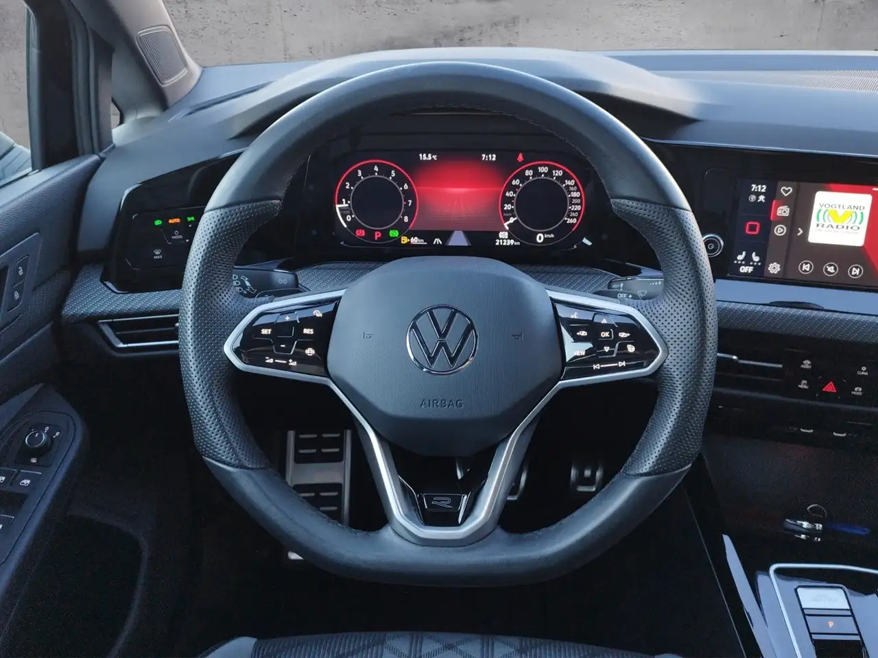 Volkswagen Golf VIII 2.0 TSI DSG R-LINE RFK/SHZ/LED/VC — Vehicle gallery 8