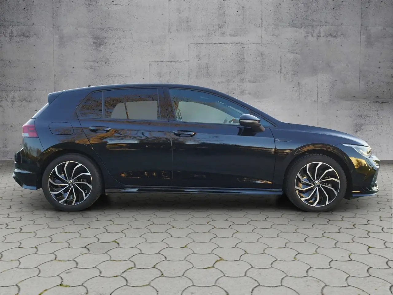 Volkswagen Golf VIII 2.0 TSI DSG R-LINE RFK/SHZ/LED/VC — Vehicle gallery 4