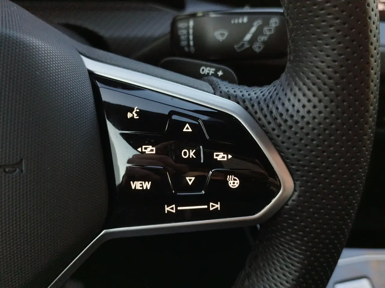Volkswagen Golf VIII 2.0 TSI DSG R-LINE RFK/SHZ/LED/VC — Vehicle gallery 19