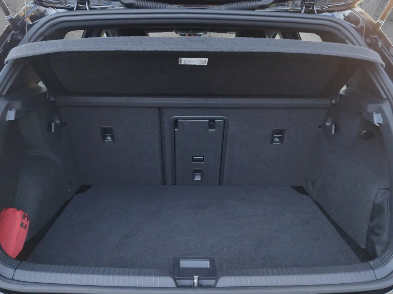Volkswagen Golf VIII 2.0 TSI DSG R-LINE RFK/SHZ/LED/VC — Vehicle gallery 12