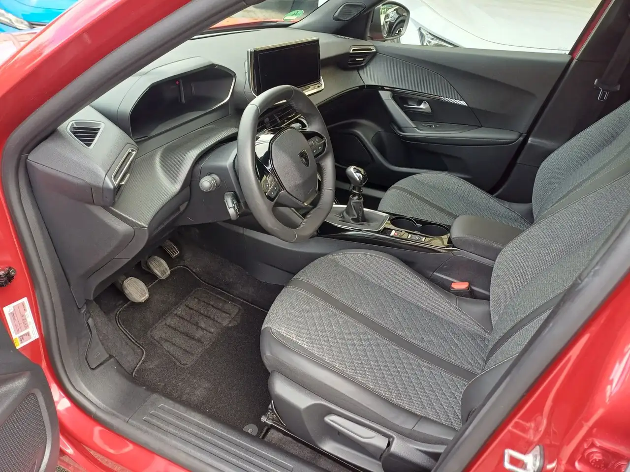 Peugeot 2008 PT 100 Allure, Kamera, Sitzheizung — معرض صور السيارة 7