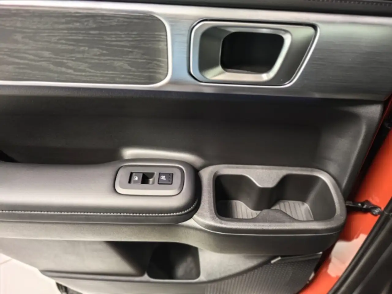 Hyundai SANTA FE HEV 7-Sitzer 1.6 T-GDI (215 PS) 6-AT 4WD Signature — معرض صور السيارة 25
