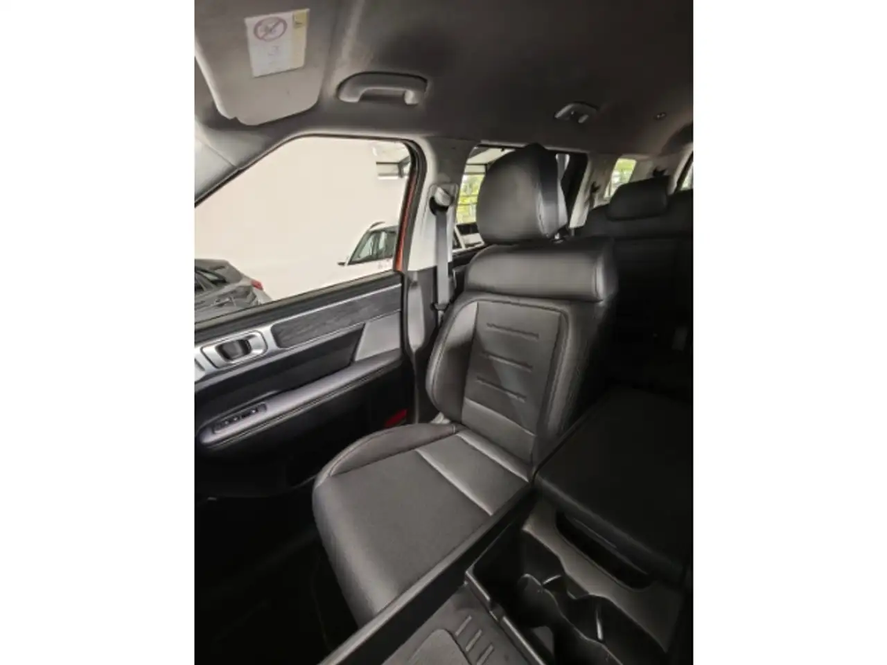 Hyundai SANTA FE HEV 7-Sitzer 1.6 T-GDI (215 PS) 6-AT 4WD Signature — معرض صور السيارة 37