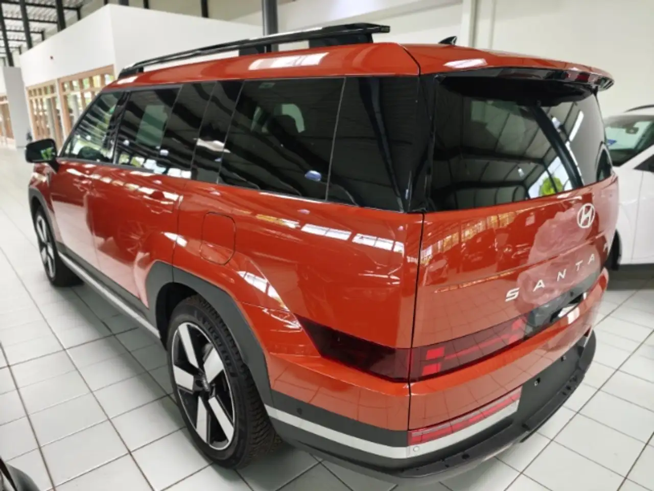 Hyundai SANTA FE HEV 7-Sitzer 1.6 T-GDI (215 PS) 6-AT 4WD Signature — معرض صور السيارة 7