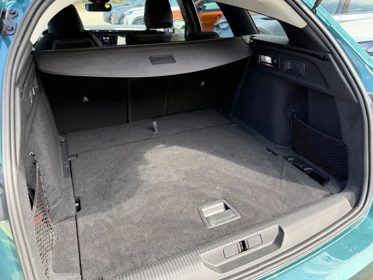 Peugeot 308 SW Hybrid 136 Allure |360 Kamera|Komfortsitz — Galería del vehículo 17