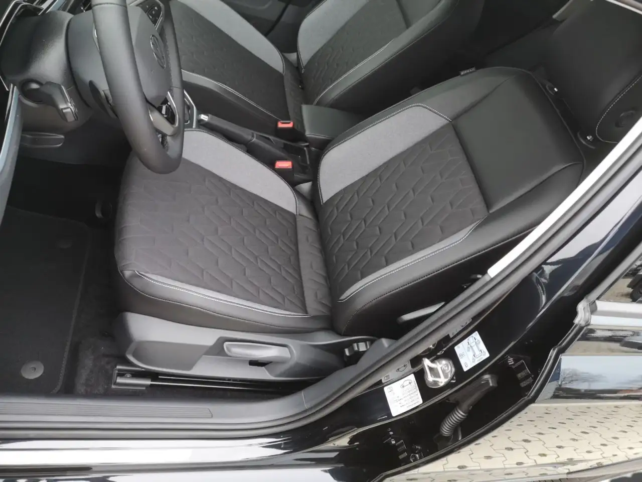 Volkswagen Taigo Life 1.0 TSI DSG*LED*Navi*Kamera*ACC* — Galería del vehículo 12