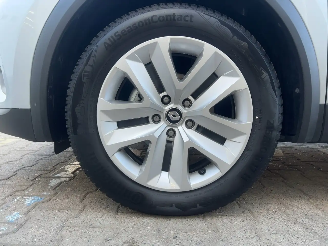 Renault Captur 1.3 TCE 140 EVOLUTION — معرض صور السيارة 15