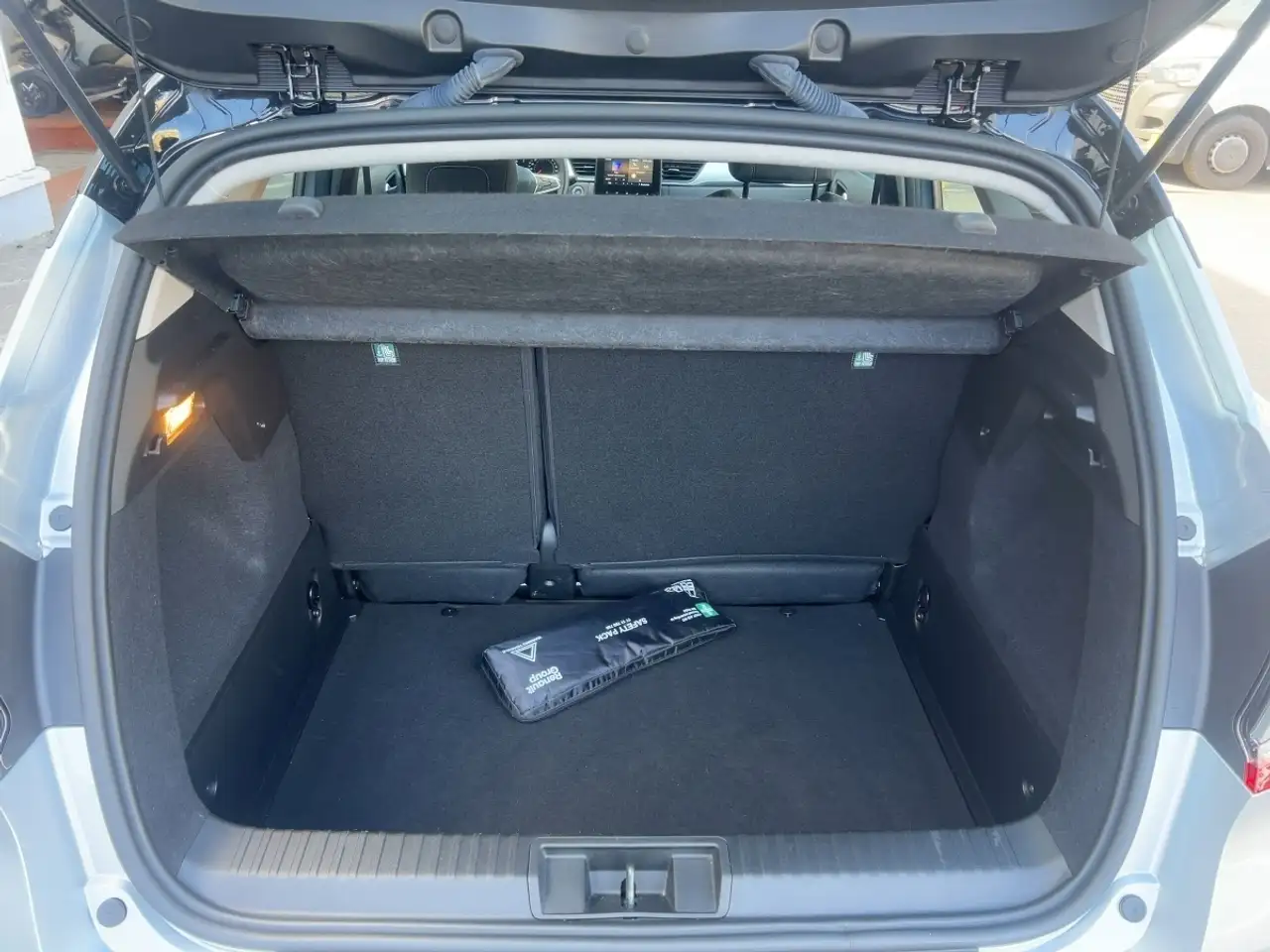 Renault Captur 1.3 TCE 140 EVOLUTION — معرض صور السيارة 14