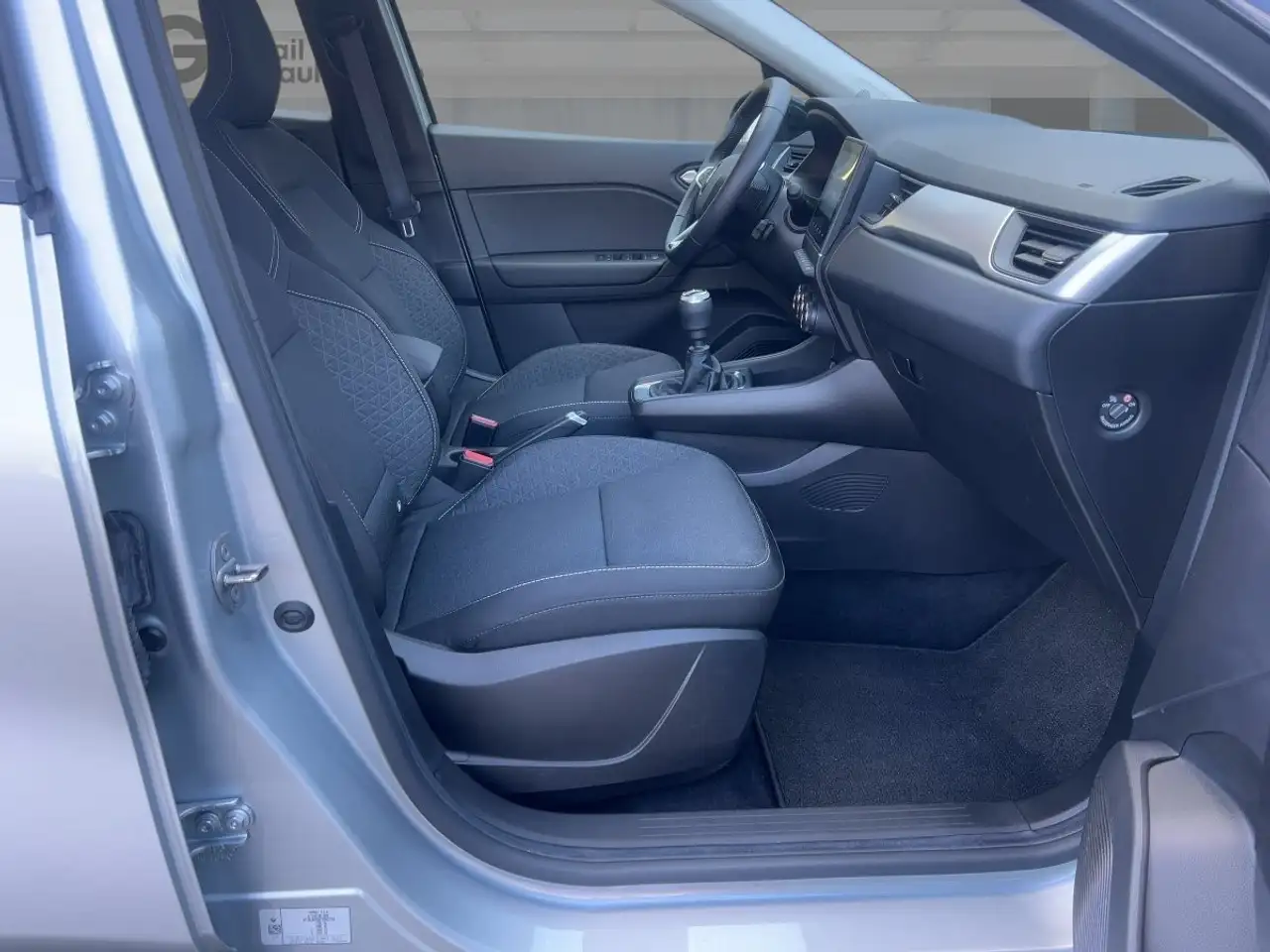 Renault Captur 1.3 TCE 140 EVOLUTION — معرض صور السيارة 8