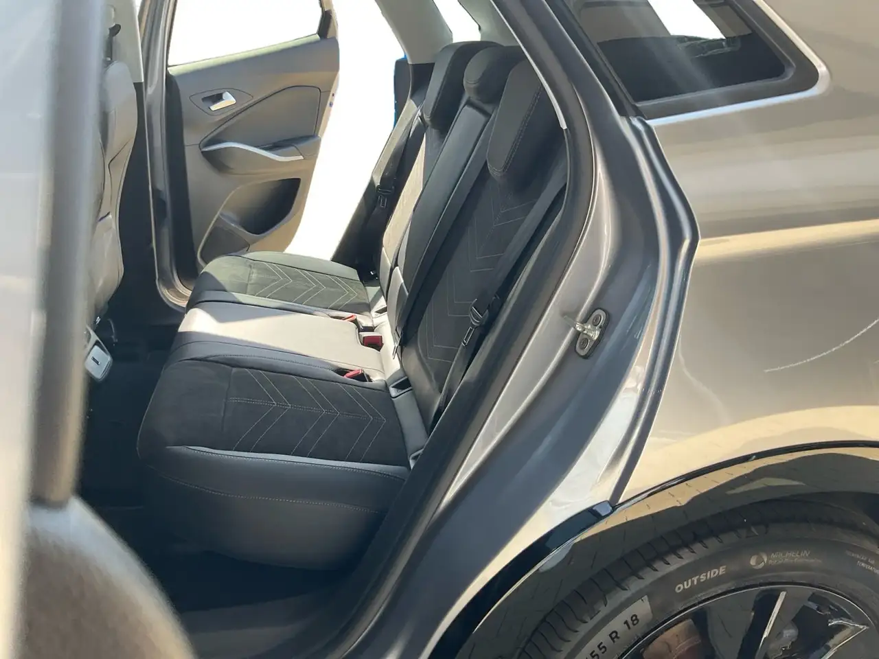 Opel Grandland 1.2 Turbo GS Line AHK Alcantara Navi — معرض صور السيارة 15