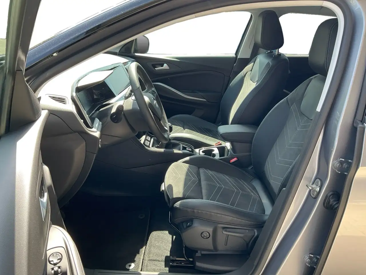 Opel Grandland 1.2 Turbo GS Line AHK Alcantara Navi — معرض صور السيارة 11