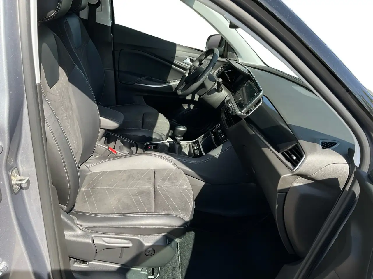 Opel Grandland 1.2 Turbo GS Line AHK Alcantara Navi — معرض صور السيارة 17