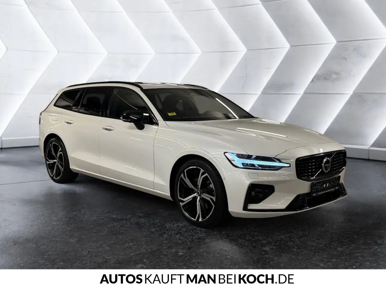 Volvo V60 B4 Plus Dark ACC BLIS PANO 360° H/K Notrad — Vehicle gallery 6