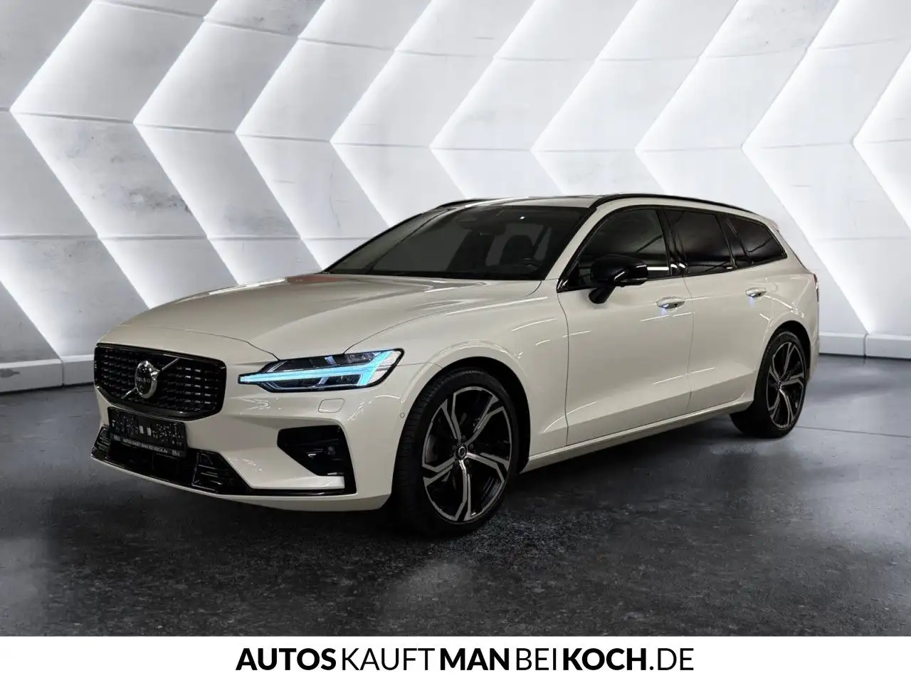Volvo V60 B4 Plus Dark ACC BLIS PANO 360° H/K Notrad — Vehicle gallery 3