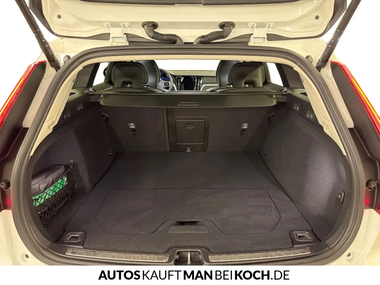Volvo V60 B4 Plus Dark ACC BLIS PANO 360° H/K Notrad — Vehicle gallery 15