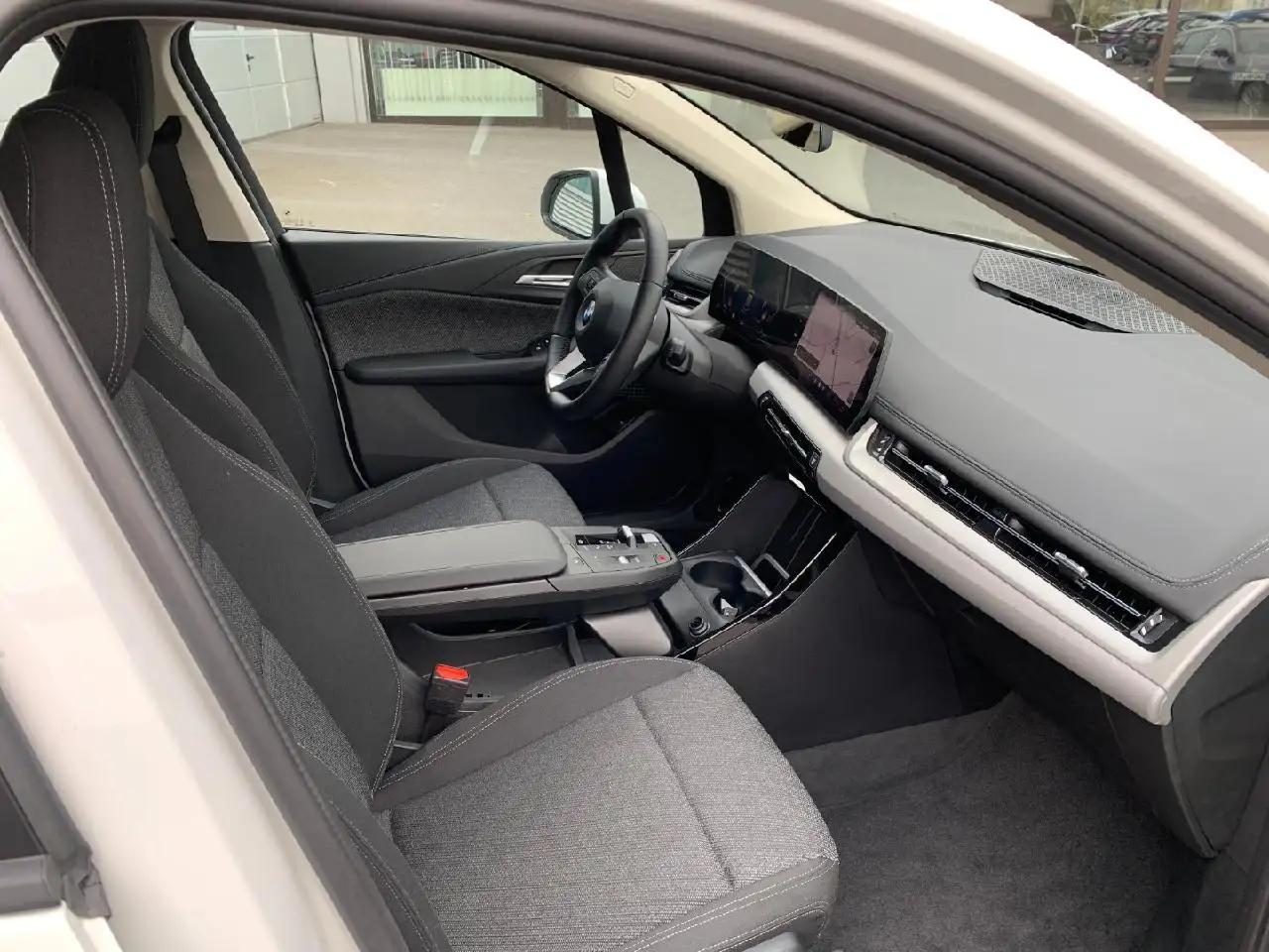 BMW 216 i Active Tourer — Vehicle gallery 4