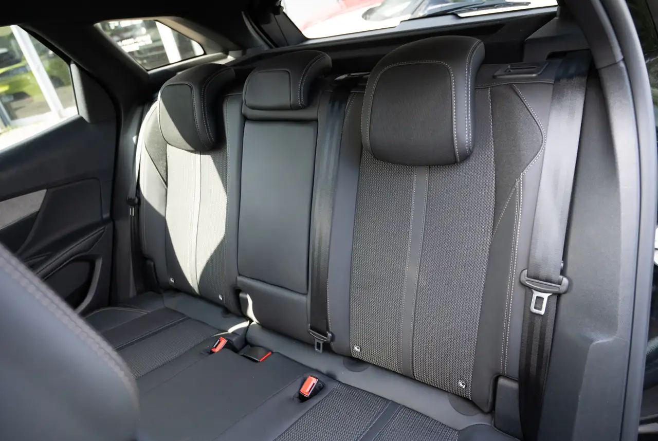 Peugeot 3008 GT 1.2 Hybrid 136 *GW-TOP-DEAL* — معرض صور السيارة 8