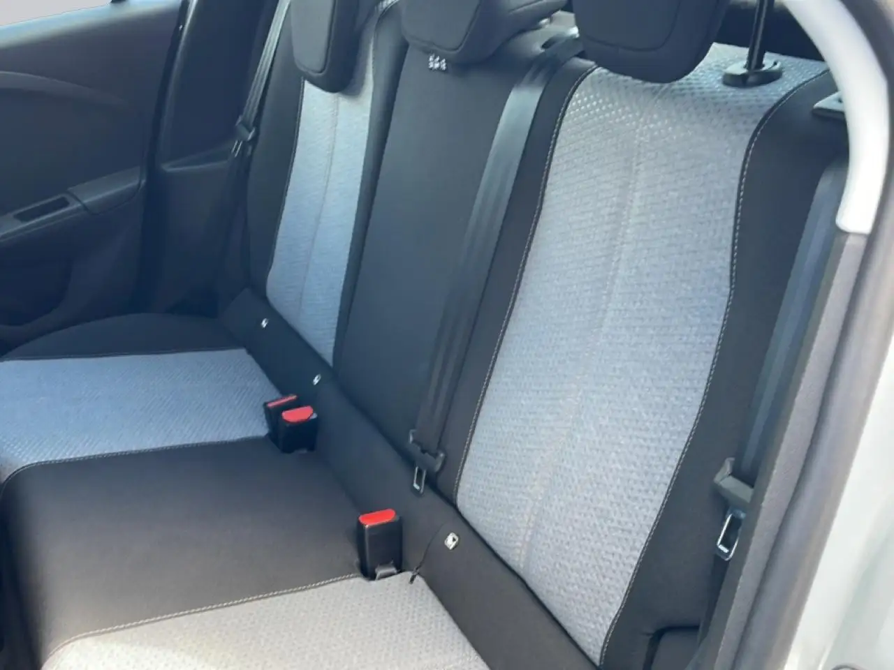 Opel Corsa e Comfort Editon "Tech 2024" 100%SoH — معرض صور السيارة 11