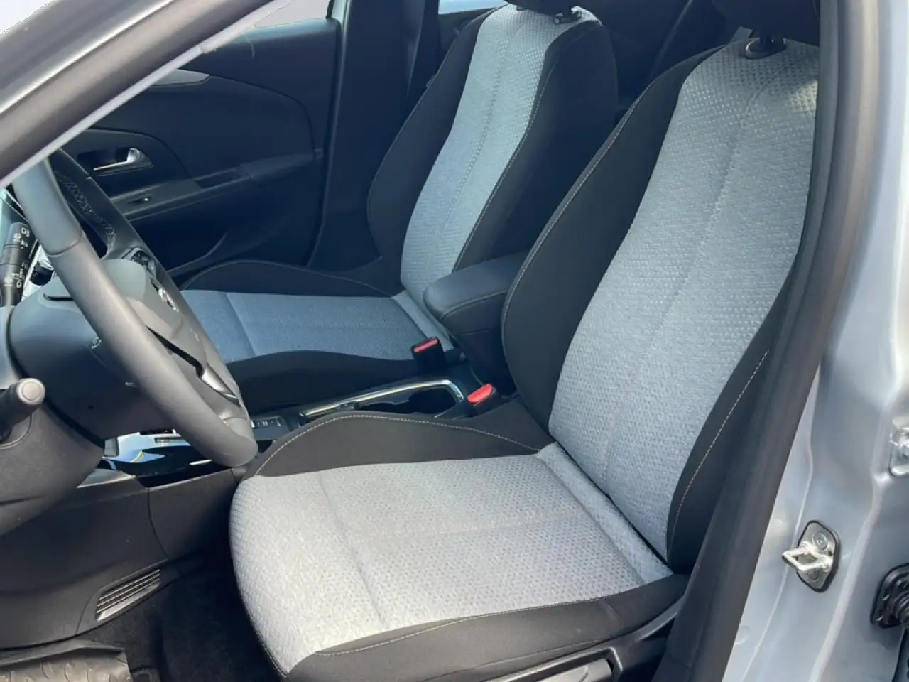 Opel Corsa e Comfort Editon "Tech 2024" 100%SoH — معرض صور السيارة 10