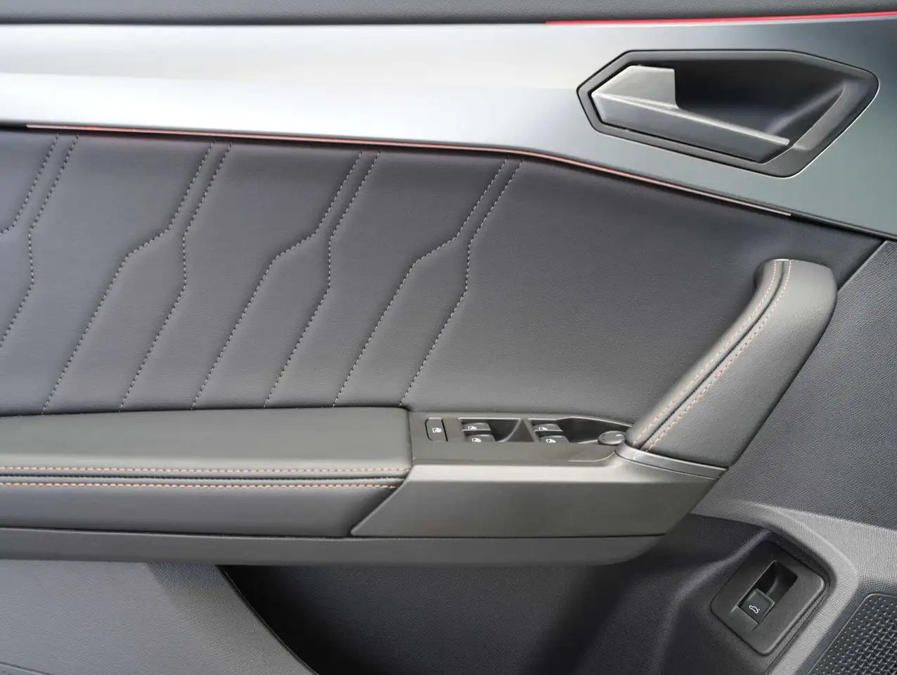 CUPRA Formentor 1.5 TSI DSG LED/CARPLAY/KAMERA/PANO — Galería del vehículo 9