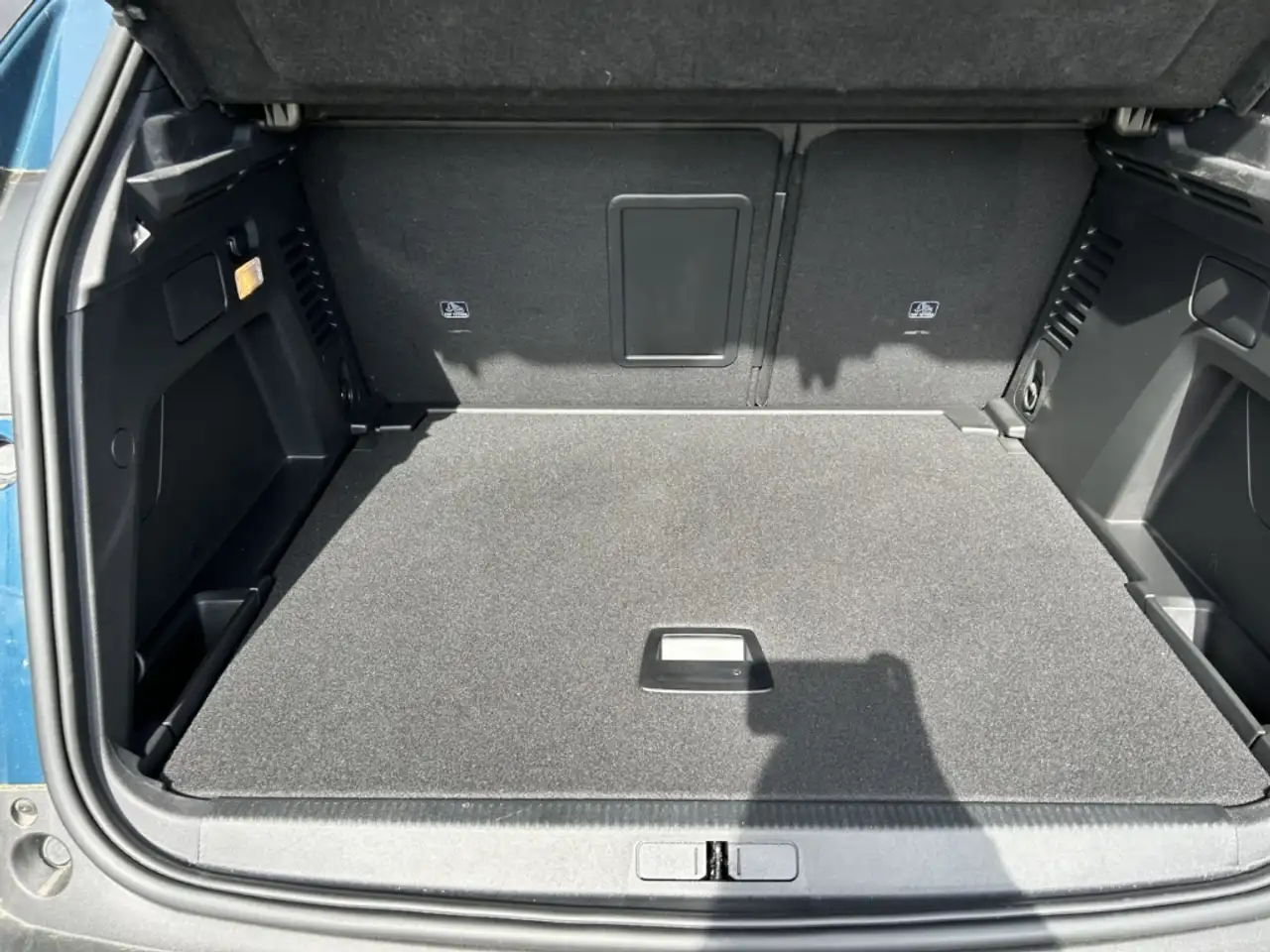 Peugeot 3008 Allure Pack Navi Digitales Cockpit LED ACC 2-Zonen — Vehicle gallery 8
