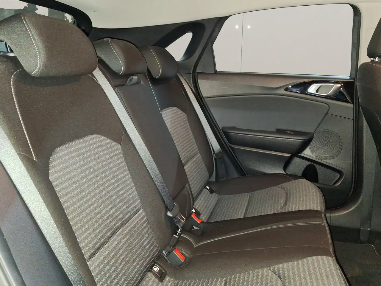 Kia Ceed / cee'd Ceed 1.5 T-GDI Spirit ACC+LED+Navi+SHZ+2xKlima — معرض صور السيارة 17