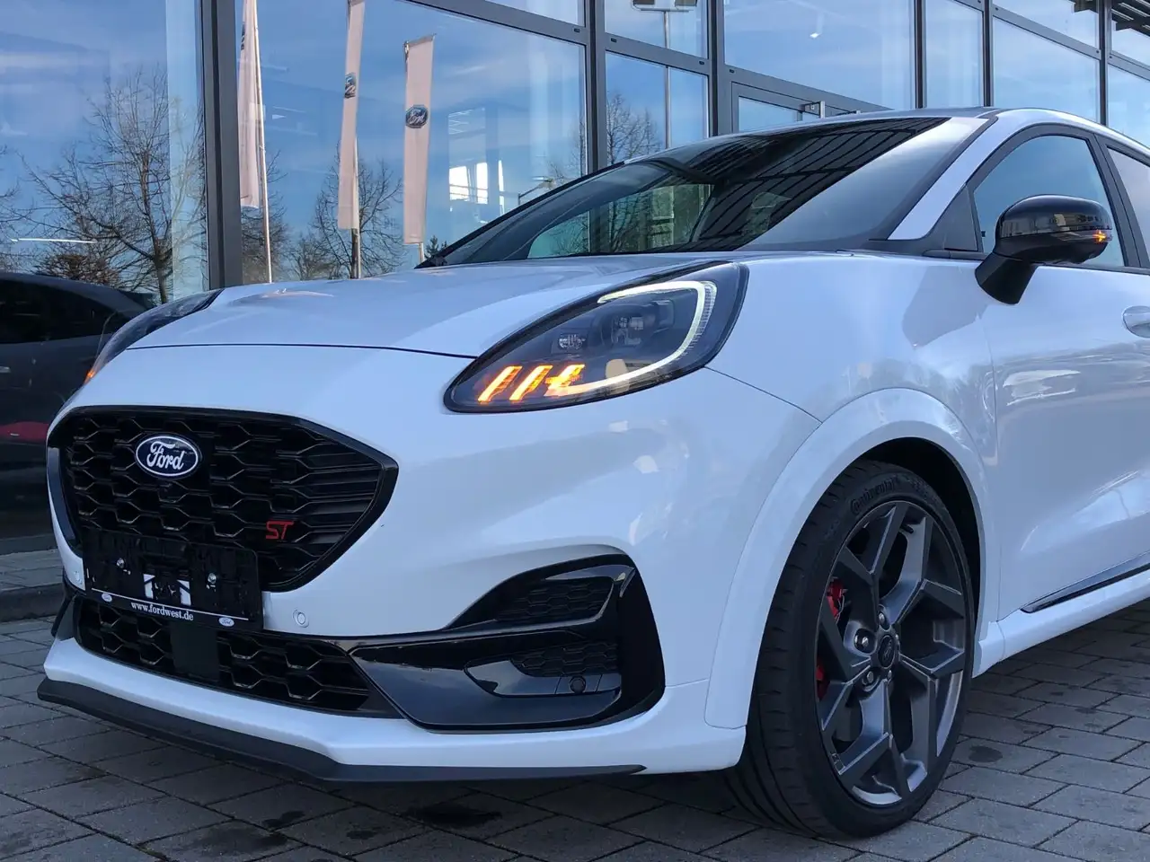 Ford Puma 112 Puma 1.0 EcoBoost Hybrid Autom. ST X — معرض صور السيارة 2