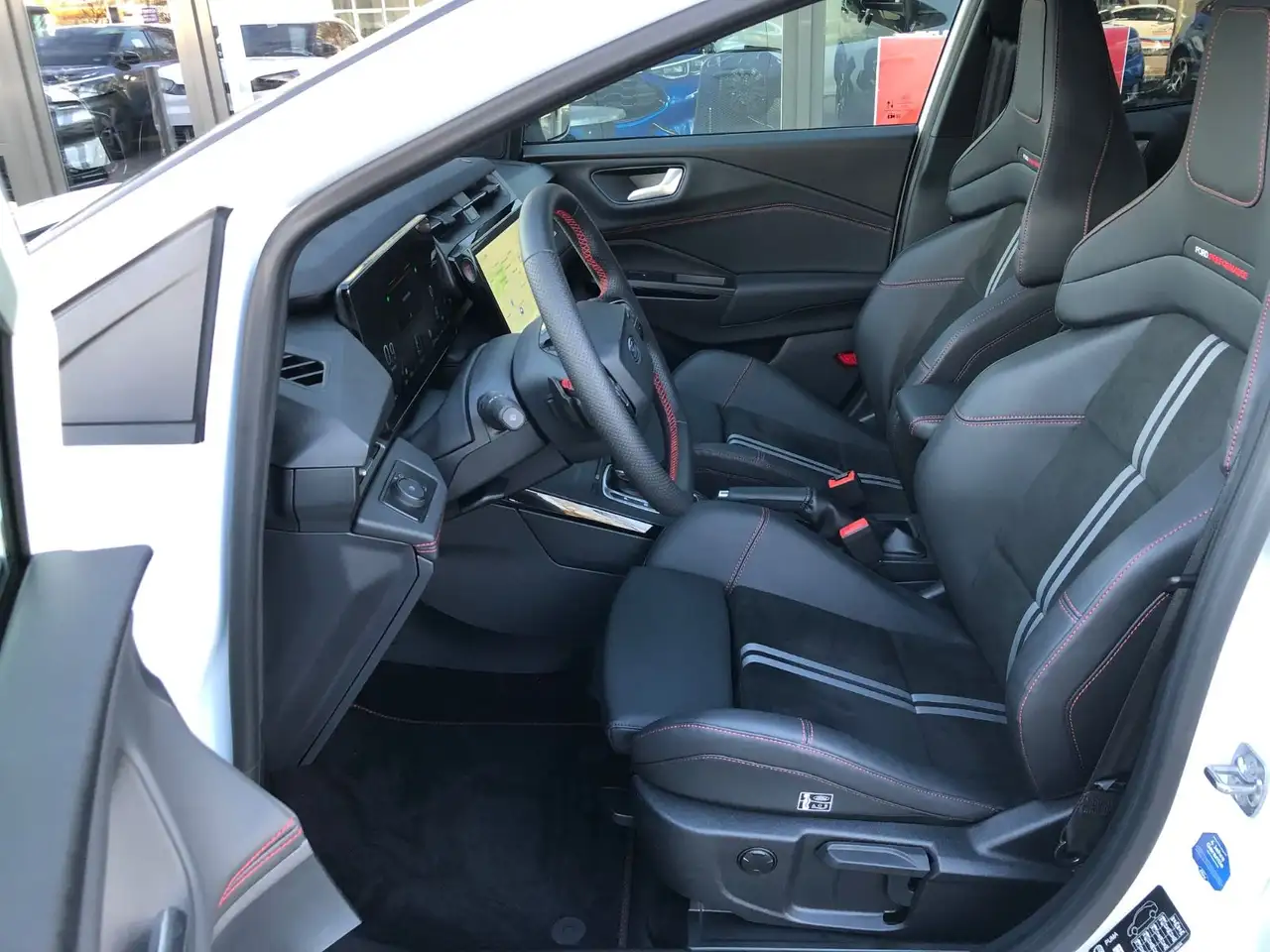 Ford Puma 112 Puma 1.0 EcoBoost Hybrid Autom. ST X — معرض صور السيارة 8