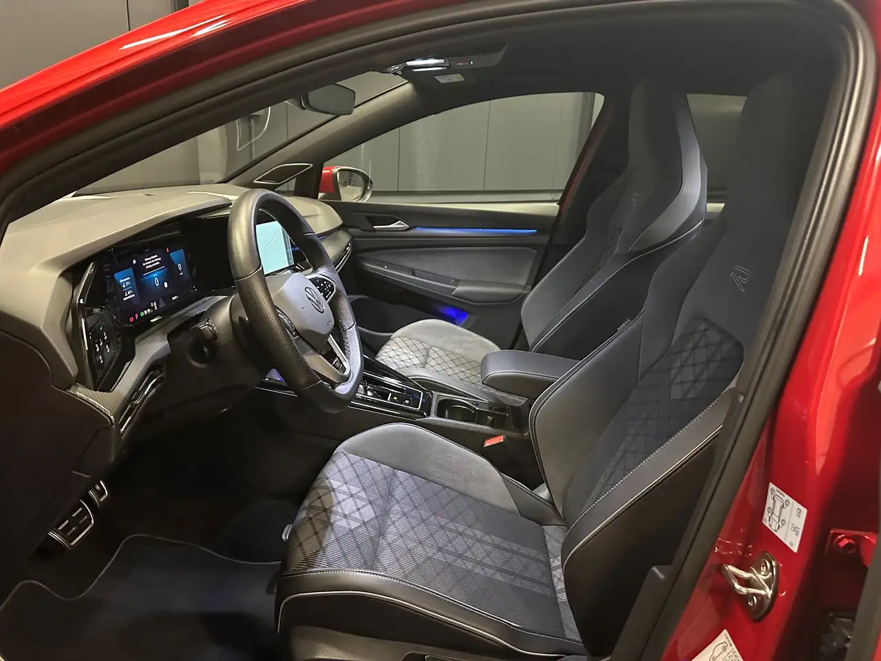 Volkswagen Golf Lim. 1.5 eTSI R-Line *HeadUp*Harman/Kardon*KAMERA* — Galerie du véhicule 14