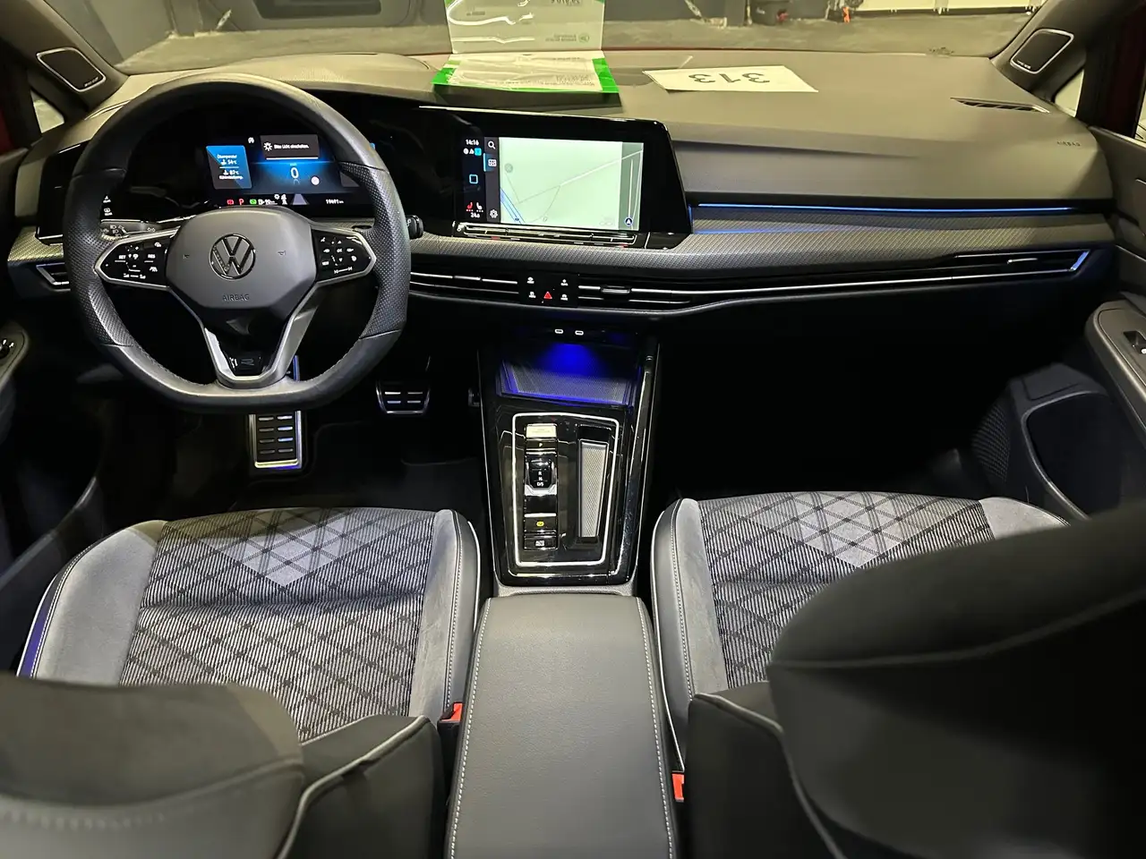 Volkswagen Golf Lim. 1.5 eTSI R-Line *HeadUp*Harman/Kardon*KAMERA* — Galerie du véhicule 12