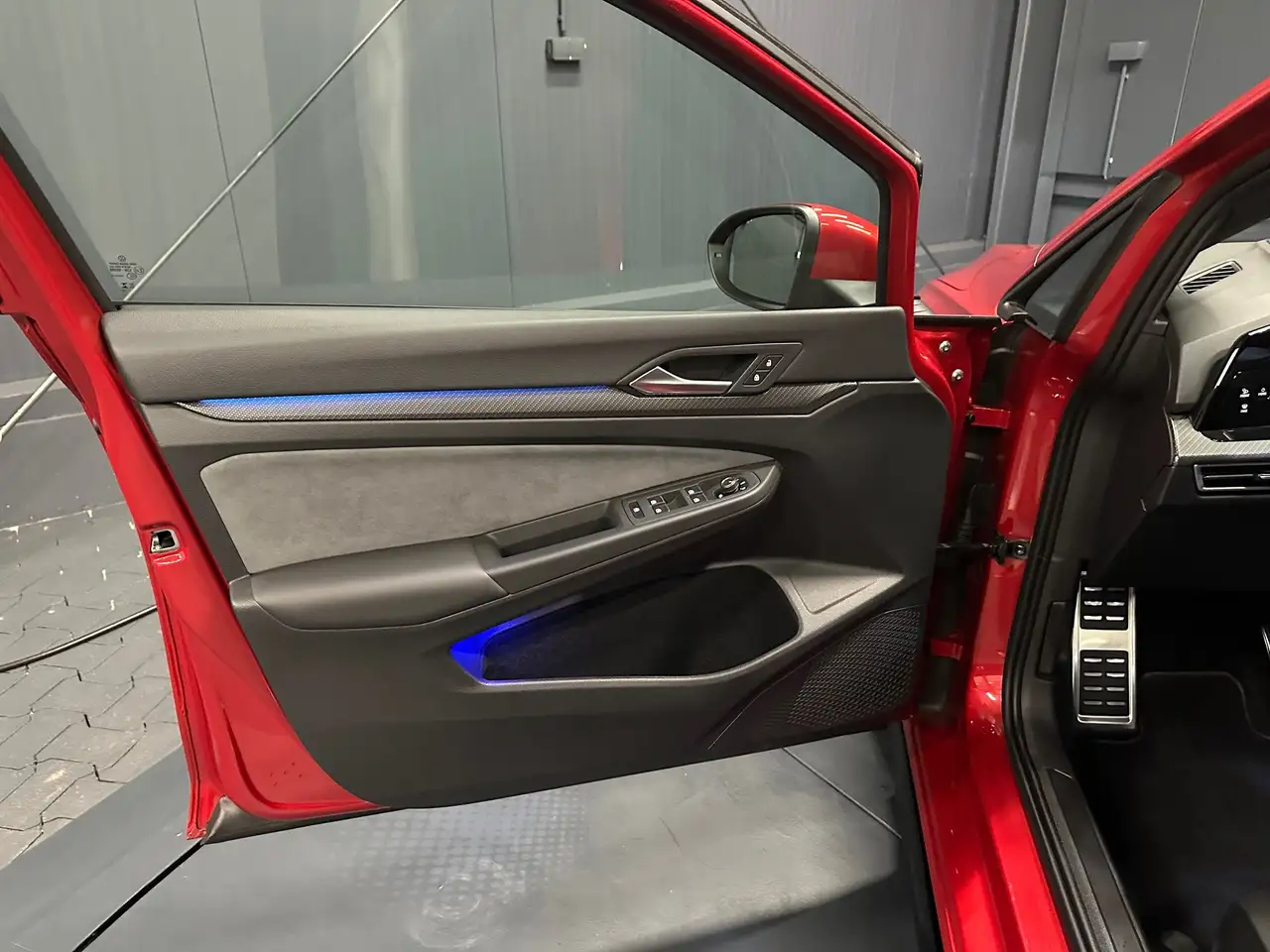 Volkswagen Golf Lim. 1.5 eTSI R-Line *HeadUp*Harman/Kardon*KAMERA* — Galerie du véhicule 13