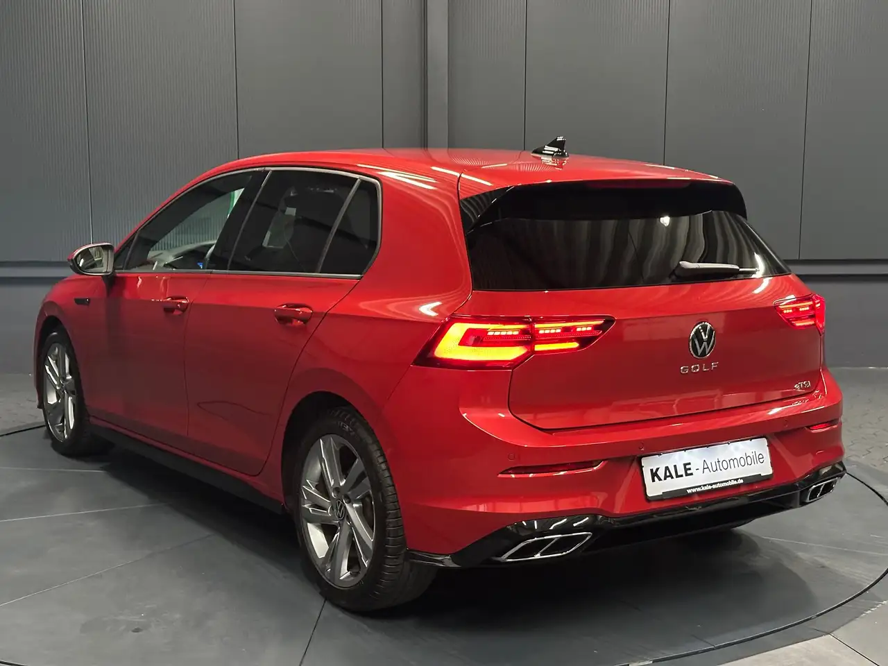 Volkswagen Golf Lim. 1.5 eTSI R-Line *HeadUp*Harman/Kardon*KAMERA* — Galerie du véhicule 3